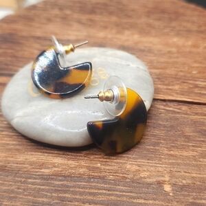 E478 tortoise shell cheetah print earrings nwt